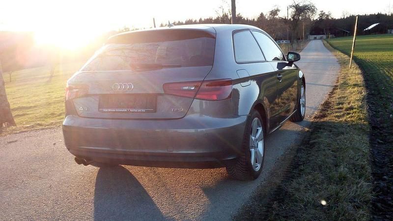 Gebraucht Audi A3 Ambition 125 PS (91 kW) 2014 Grau Kleinwagen