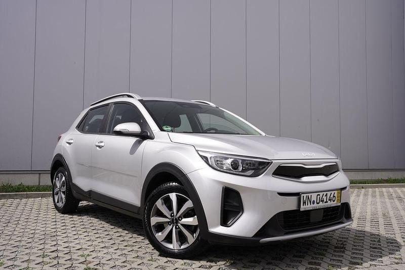 Silber Gebraucht 2022 Kia Stonic Vision SUV | 15.990 € (Guter Preis) - Bild 1/4