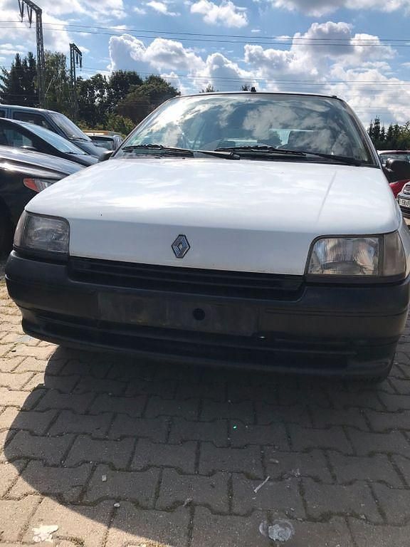 Weiß Gebraucht 1992 Renault Clio Limousine | 1.999 € - Bild 1/4
