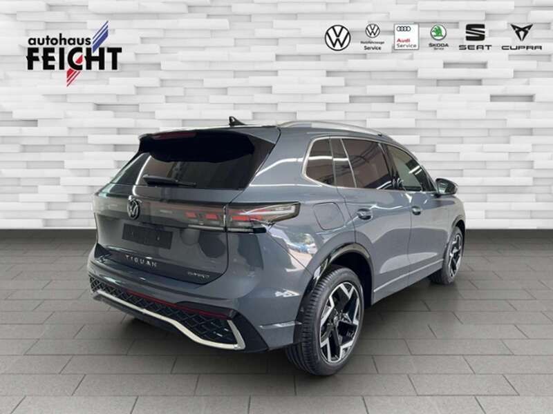 Gebraucht VW Tiguan R-line 177 PS (130 kW) 2025 Delfingrau metallic SUV