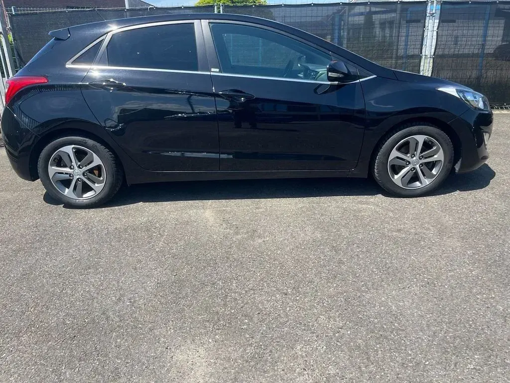 Gebraucht Hyundai i30 101 PS (74 kW) 2017 Schwarz Limousine