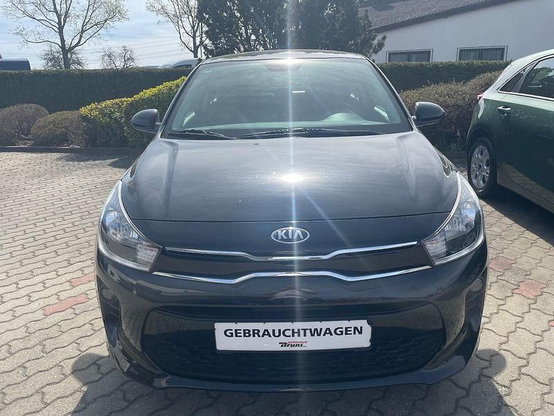 Gebraucht Kia Rio Edition 7 84 PS (61 kW) 2018 Schwarz Limousine