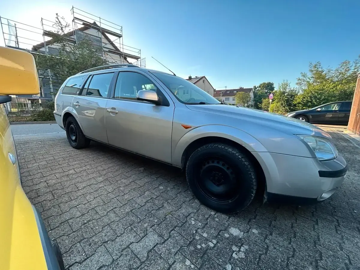 Gebraucht Ford Mondeo 145 PS (106 kW) 2002 Silber Kombi