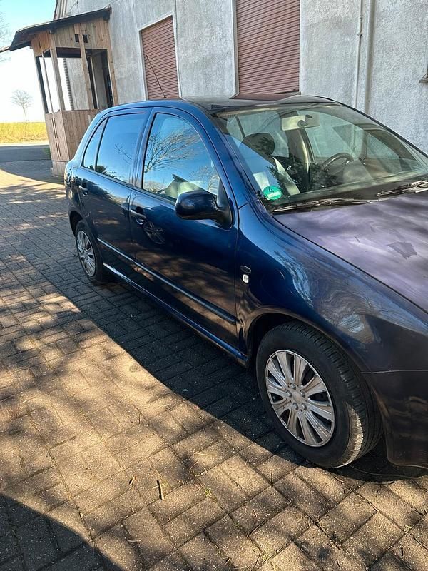 Blau Gebraucht 2001 Skoda Fabia Limousine | 1.350 € (Fairer Preis) - Bild 1/4