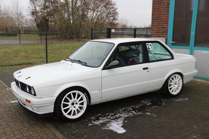 Gebraucht BMW 325 Basis 190 PS (139 kW) 1989 Weiß Limousine