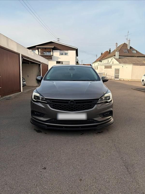 Usata Opel Astra 200 CV (147 kW) 2017 Andere farben Berlina