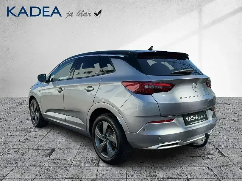 Gebraucht Opel Grandland X Elegance 131 PS (96 kW) 2023 Quarz silber/kontrast grau SUV
