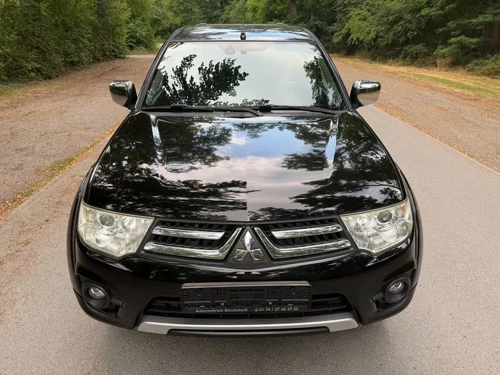 Gebraucht Mitsubishi L200 Intense 178 PS (130 kW) 2014 Schwarz Pickup