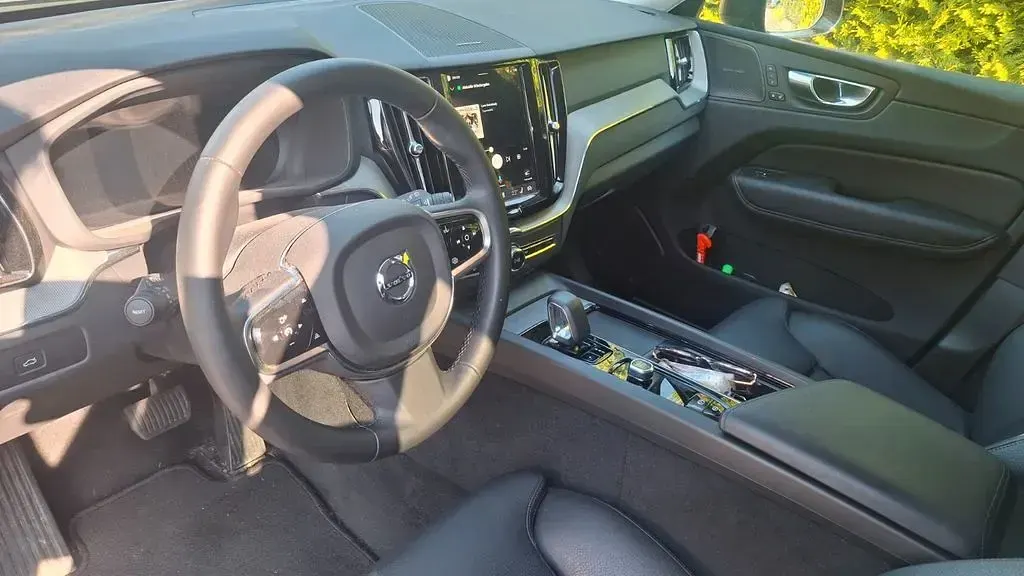 Occasion Volvo XC60 Core 250 ch (183 kW) 2024 Gris SUV