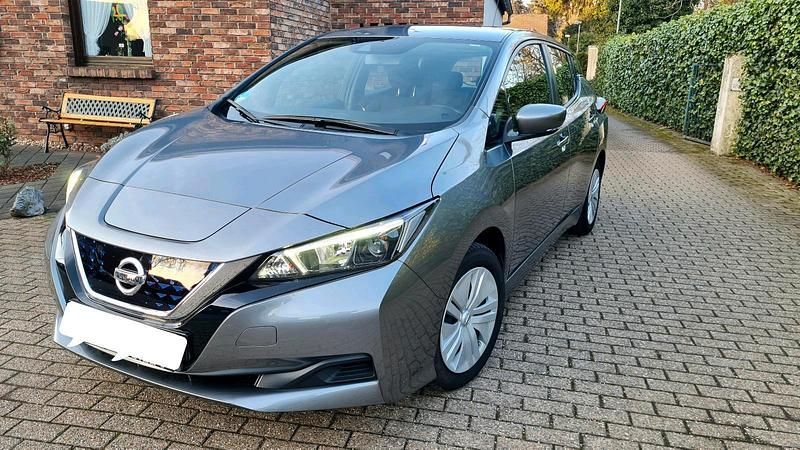 Gebraucht Nissan Leaf 89 kW (122 PS) 2022 Grau Kleinwagen