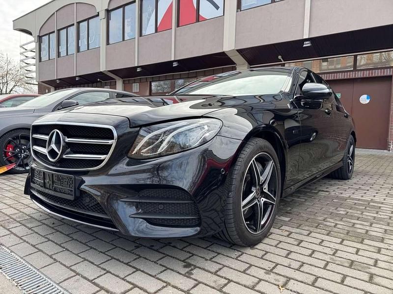 Gebraucht Mercedes E300 AMG 211 PS (155 kW) 2020 Obsidianschwarz  metalliclack Limousine