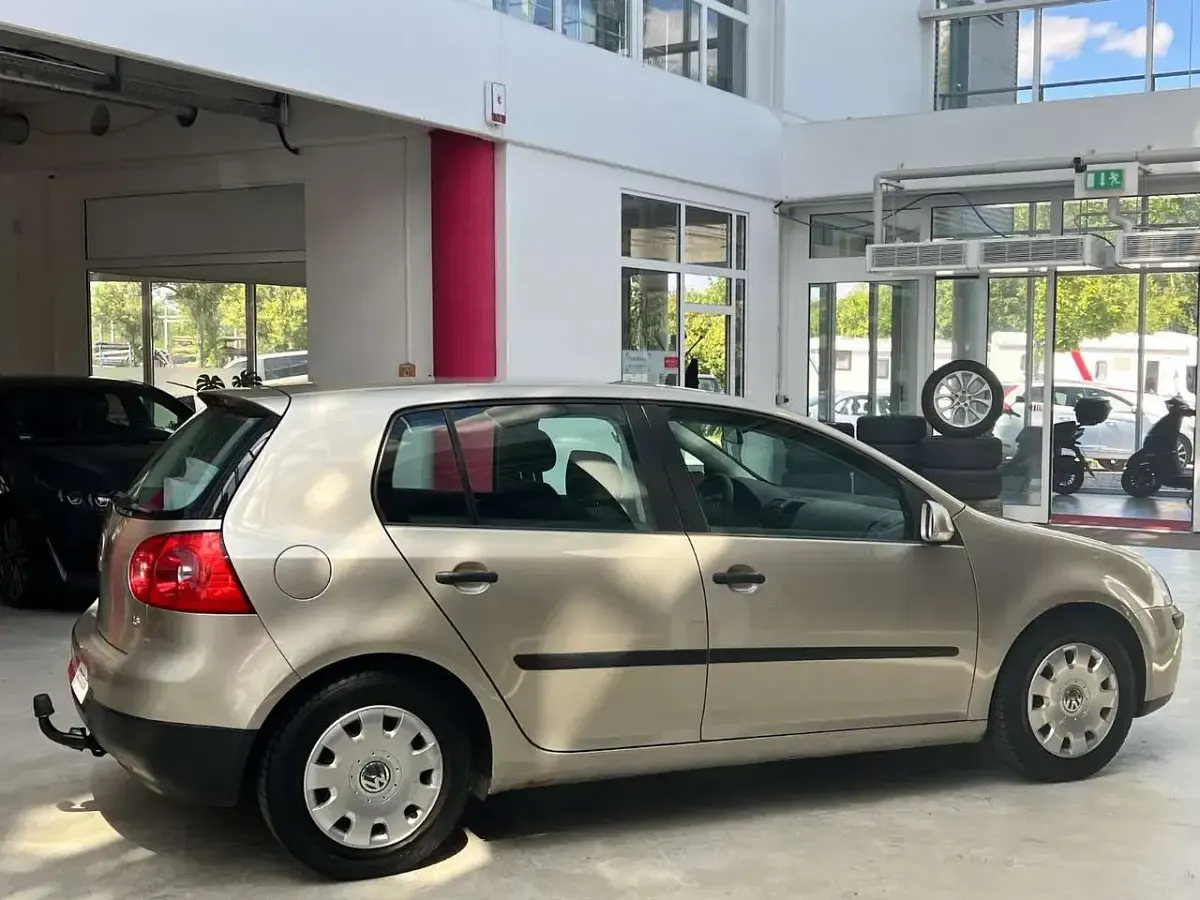Gebraucht VW Golf IV Trendline 102 PS (75 kW) 2004 Beige Limousine