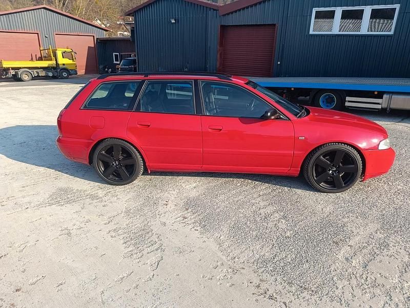 Gebraucht Audi A4 Ambiente 150 PS (110 kW) 1999 Rot Kombi