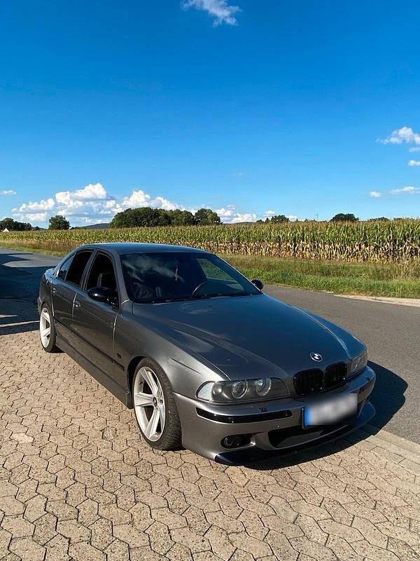 Grau Gebraucht 2002 BMW 525 Limousine | 6.900 € - Bild 1/4