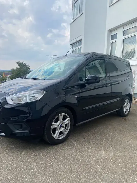 Gebraucht Ford Courier 101 PS (74 kW) 2023 Schwarz Van / Kleinbus