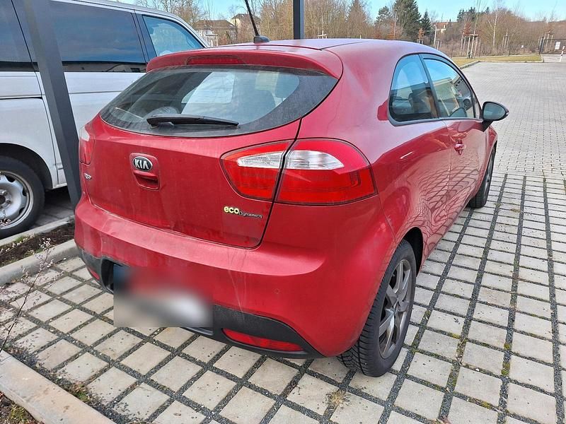 Gebraucht Kia Rio 99 PS (72 kW) 2014 Rot Kleinwagen