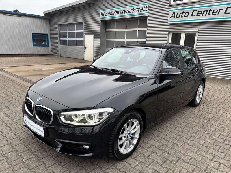 Black sapphire metallic Gebraucht 2017 BMW 120 Advantage Kleinwagen | 15.900 € (Teuer) - Bild 1/4