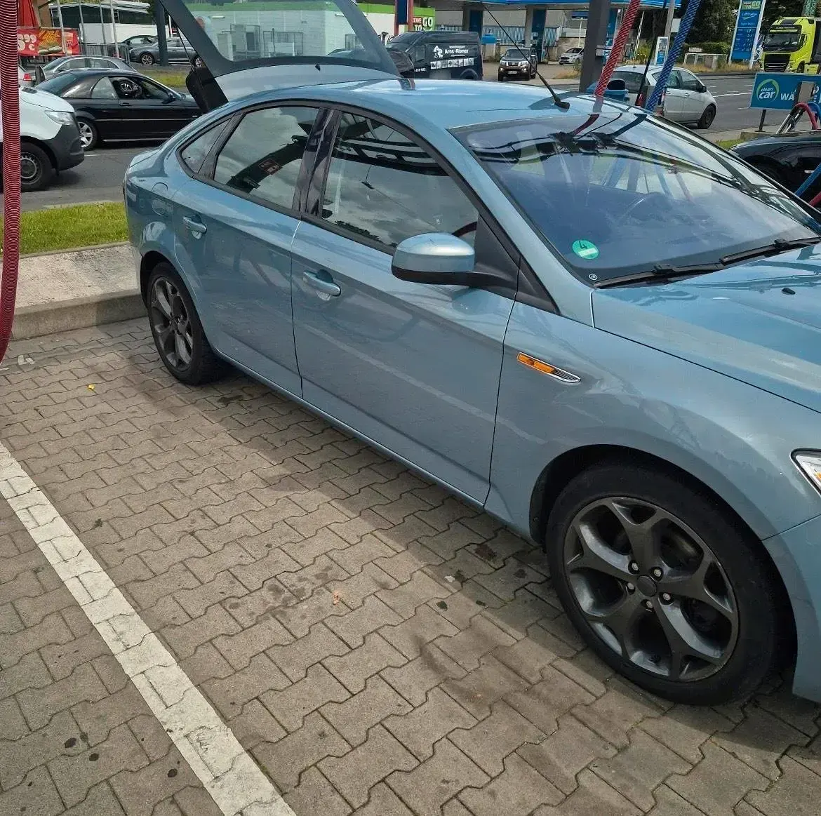 Gebraucht Ford Mondeo 120 PS (88 kW) 2009 Blau Limousine