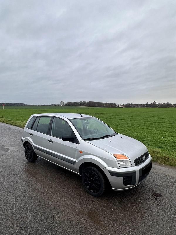 Silber Gebraucht 2005 Ford Fusion Kombi | 2.400 € - Bild 1/4