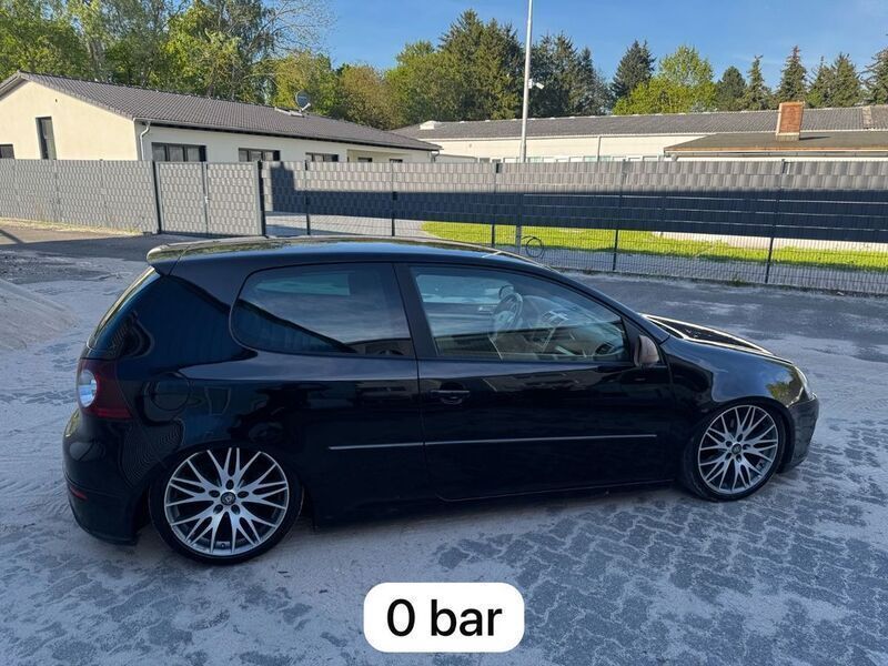 Schwarz Gebraucht 2005 VW Golf V Sportline Limousine | 3.999 € (Fairer Preis) - Bild 1/4