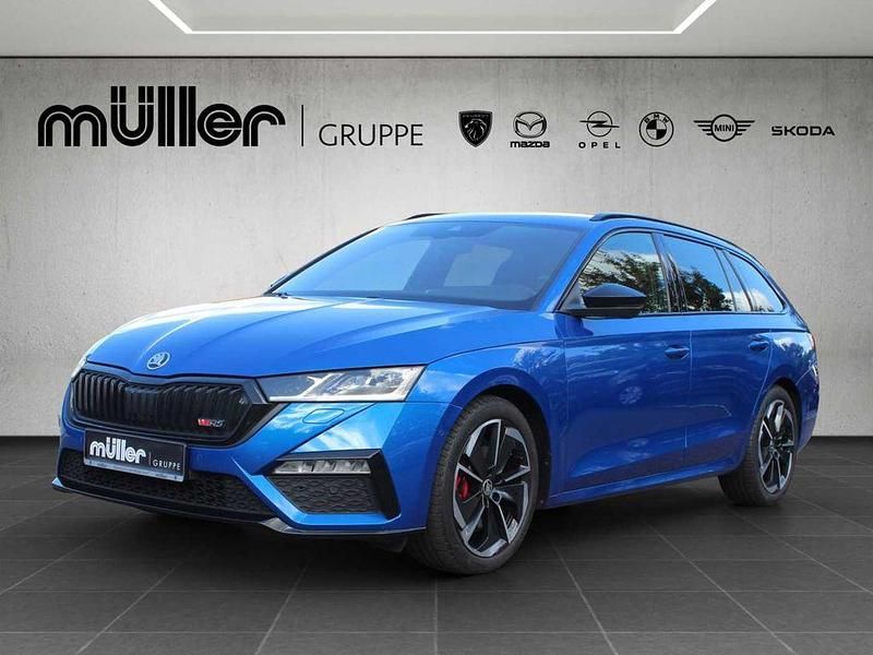 Race blau metallic (metallic) Gebraucht 2021 Skoda Octavia First Edition Kombi | 31.490 € (Fairer Preis) - Bild 1/4