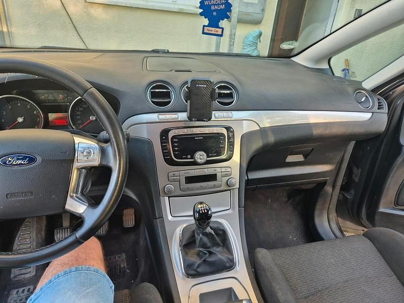 Grau Gebraucht 2007 Ford S-MAX S Van / Kleinbus | 2.200 € (Guter Preis) - Bild 1/4