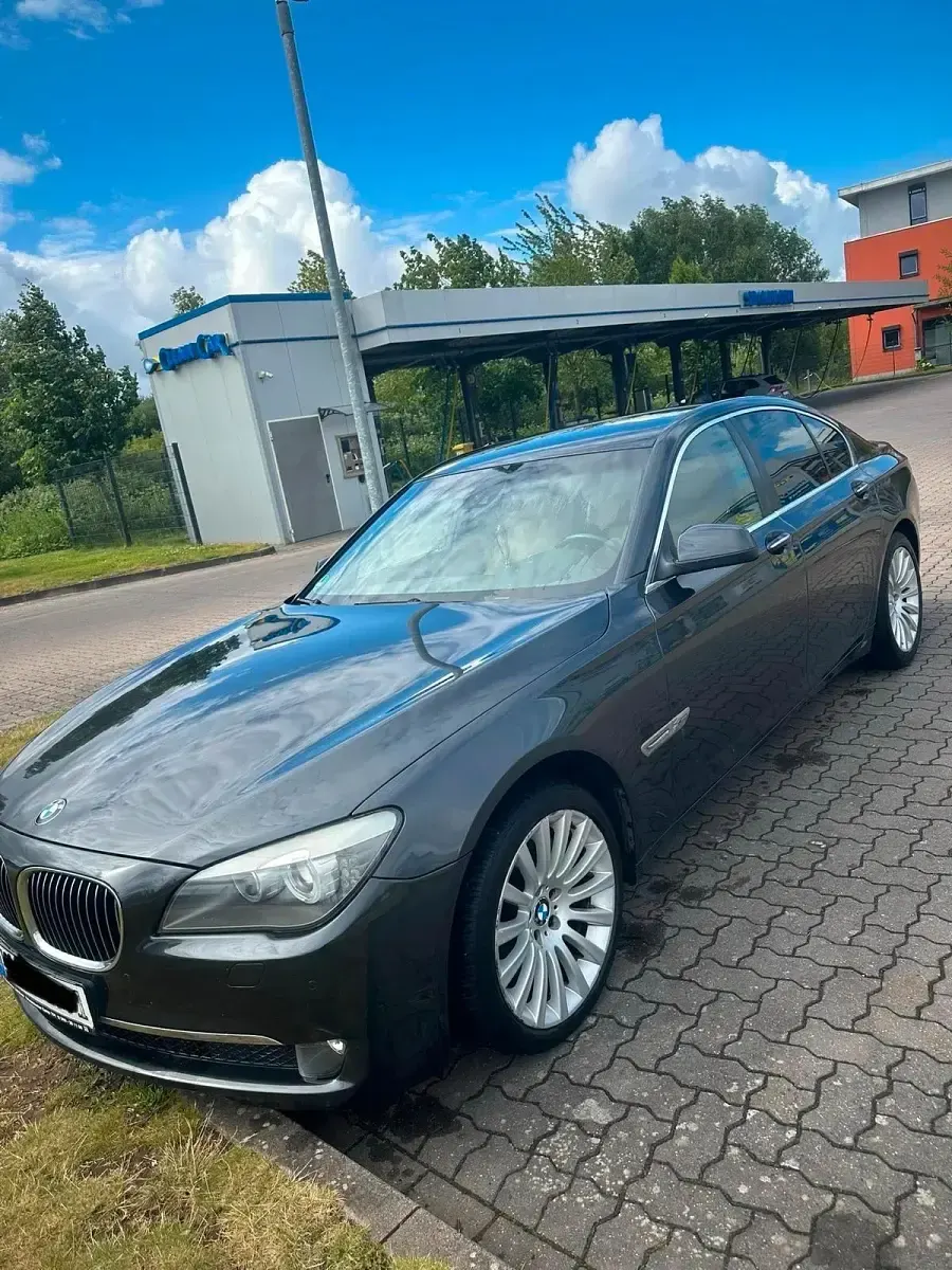 Gebraucht BMW 740 306 PS (225 kW) 2011 Grau Limousine