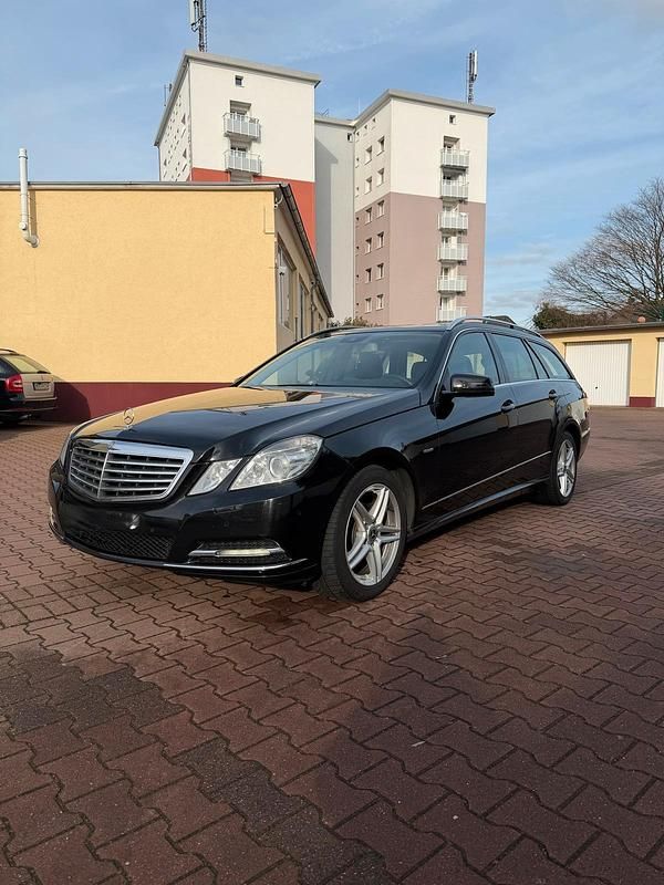 Gebraucht Mercedes E220 170 PS (125 kW) 2011 Schwarz Kombi