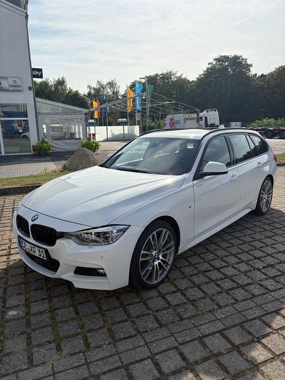 Weiß Gebraucht 2016 BMW 330 M Sport Kombi | 17.500 € (Superpreis) - Bild 1/4