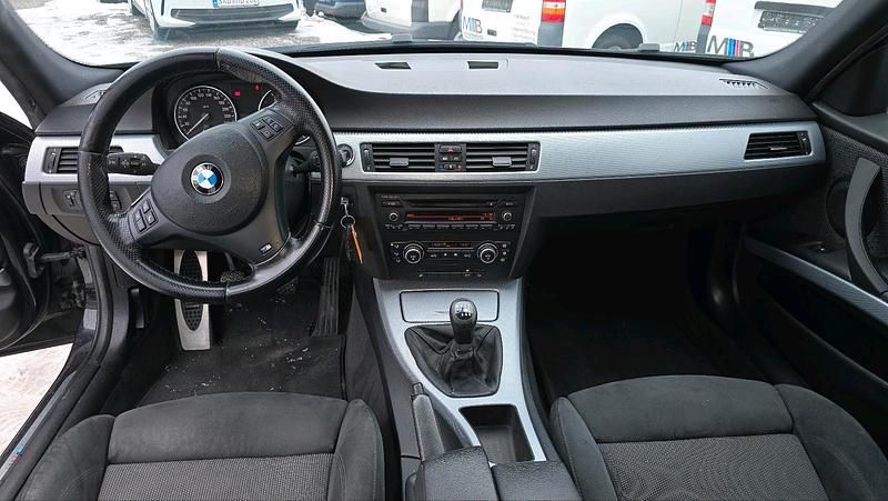 Gebraucht BMW 318 M Sport 190 PS (139 kW) 2010 Schwarz Limousine