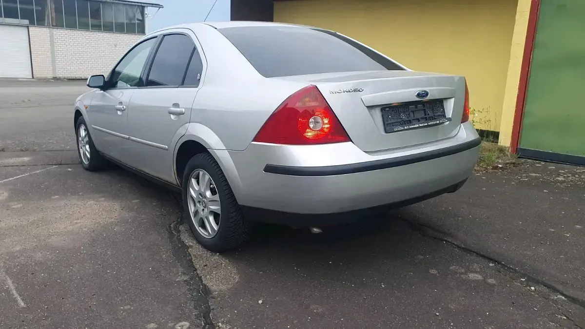 Gebraucht Ford Mondeo 145 PS (106 kW) 2003 Silber Limousine
