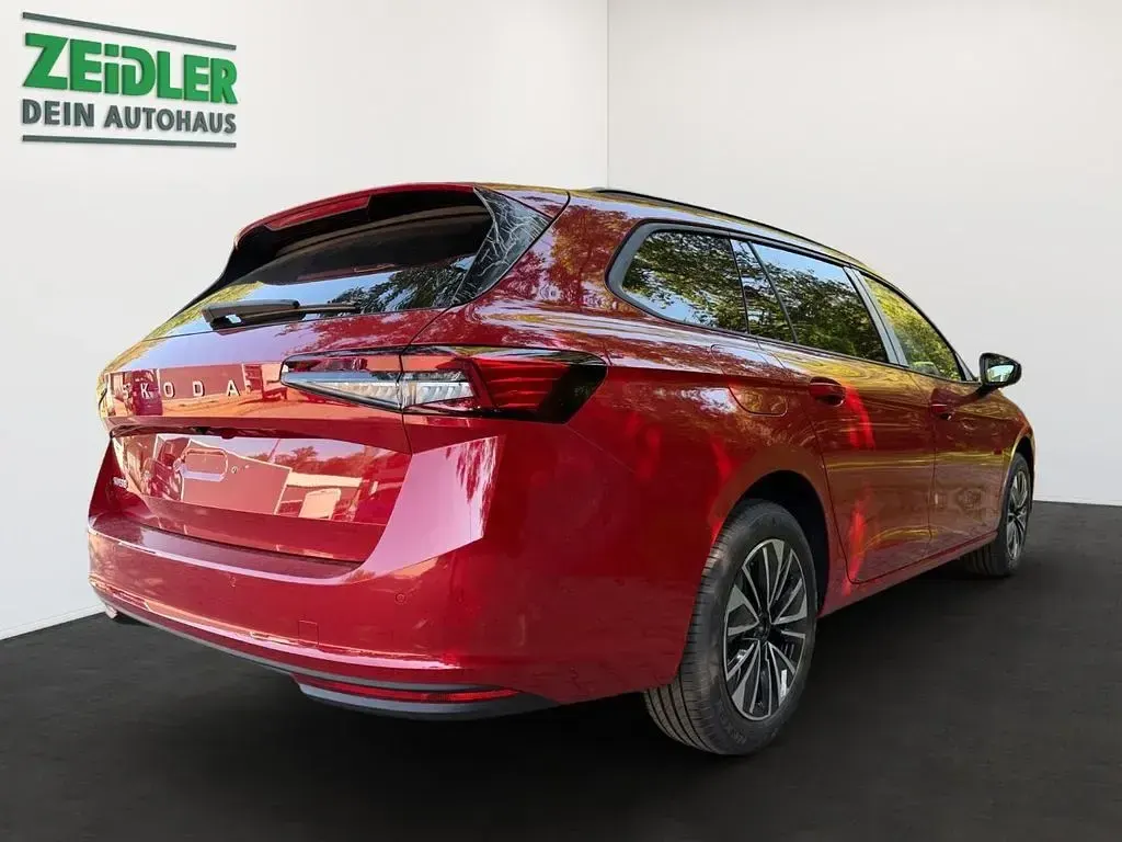 Neu Skoda Superb Essence 150 PS (110 kW) 2026 Karminrot Kombi