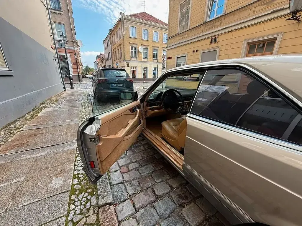 Gebraucht Mercedes 560 242 PS (177 kW) 1986 Gold