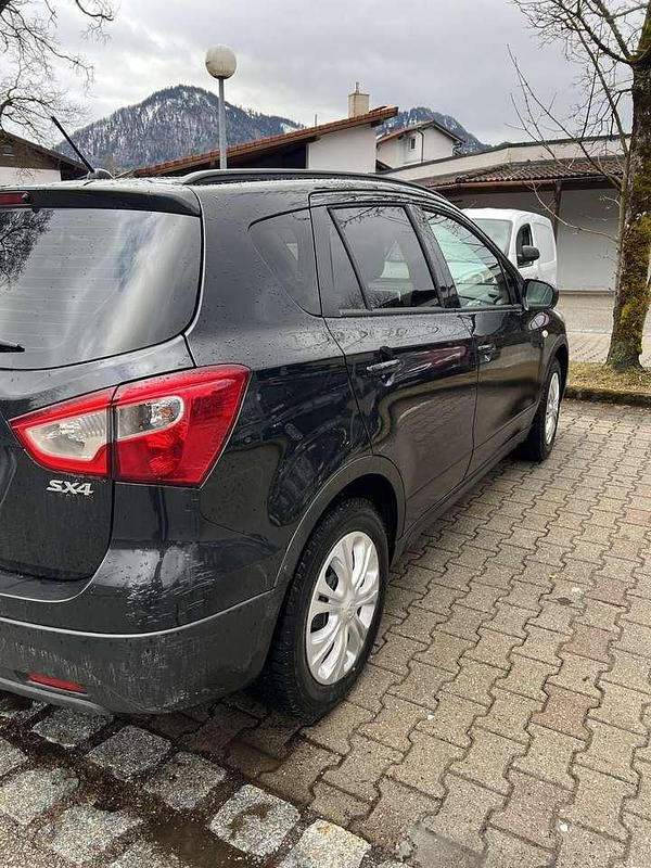 Gebraucht Suzuki SX4 Comfort 120 PS (88 kW) 2017 Schwarz Limousine