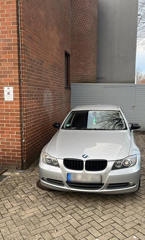 Gebraucht BMW 318 129 PS (94 kW) 2006 Silber Limousine