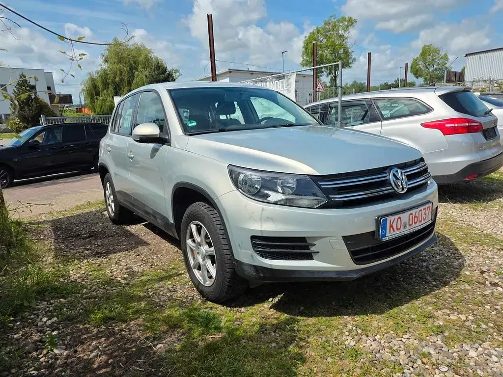 Gebraucht VW Tiguan Trendline 122 PS (89 kW) 2012 Silber SUV