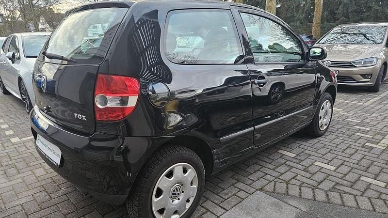 Gebraucht VW Fox Basis 54 PS (39 kW) 2007 Schwarz Kleinwagen