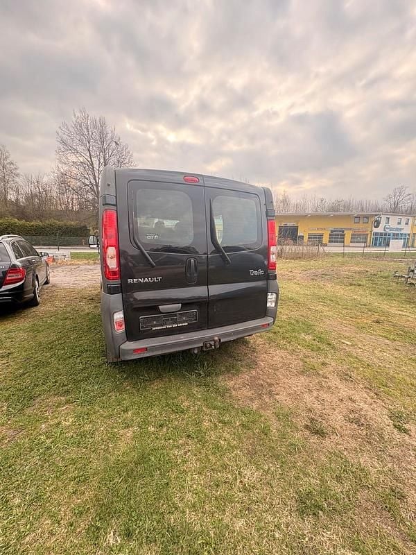 Second-hand Renault Trafic 114 CP (83 kW) 2014 Negru Monovolum