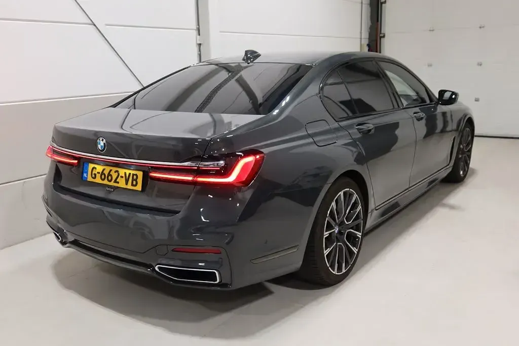 Gebraucht BMW 740 Performance 320 PS (235 kW) 2019 Grau Limousine