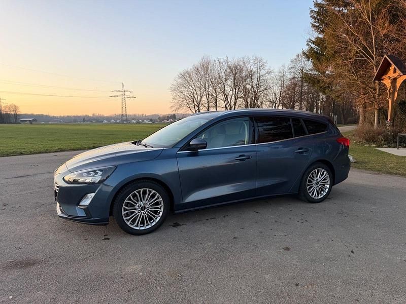 Gebraucht Ford Focus Titanium 120 PS (88 kW) 2020 Blau Kombi