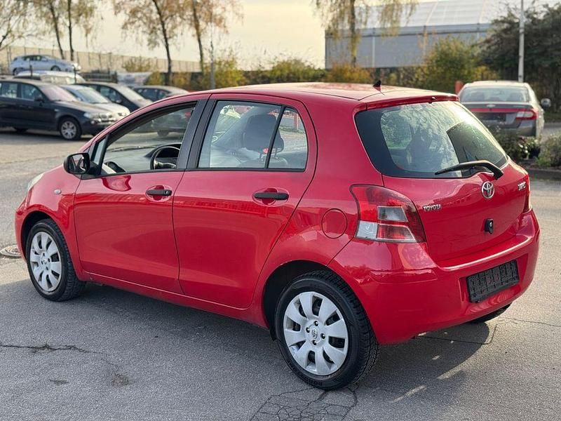 Gebraucht Toyota Yaris Cool 69 PS (50 kW) 2010 Rot Limousine