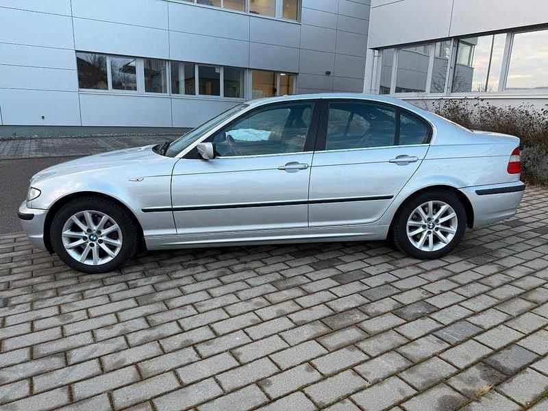 Gebraucht BMW 325 Lifestyle 192 PS (141 kW) 2003 Silber Limousine