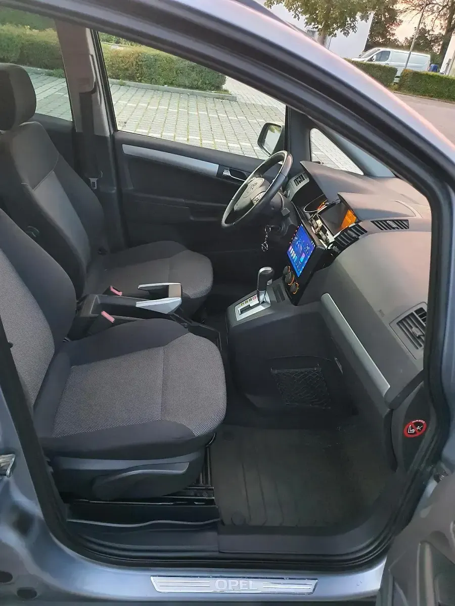 Gebraucht Opel Zafira Edition 150 PS (110 kW) 2010 Silber Van / Kleinbus