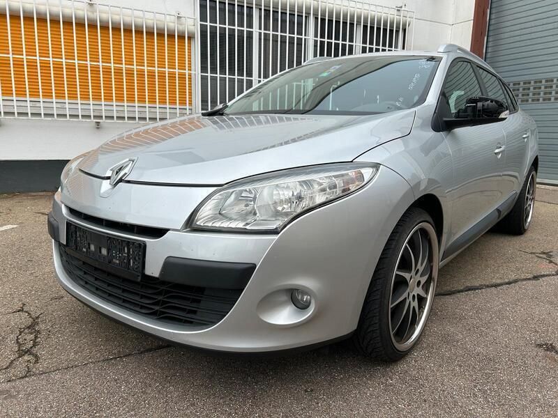 Silber Gebraucht 2011 Renault Mégane GrandTour Expression Kombi | 2.590 € (Fairer Preis) - Bild 1/4