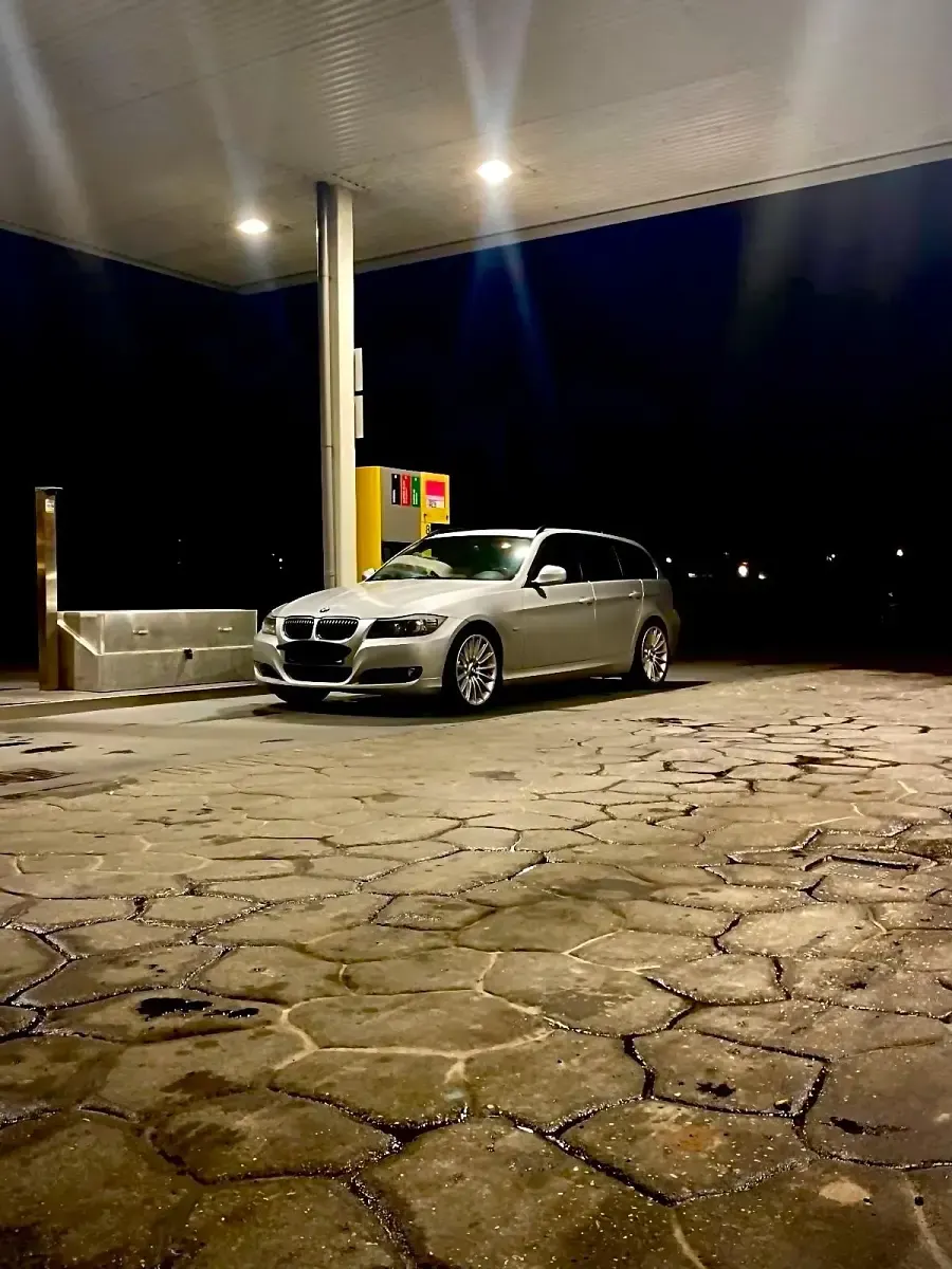 Gebraucht BMW 325 250 PS (183 kW) 2009 Silber Kombi