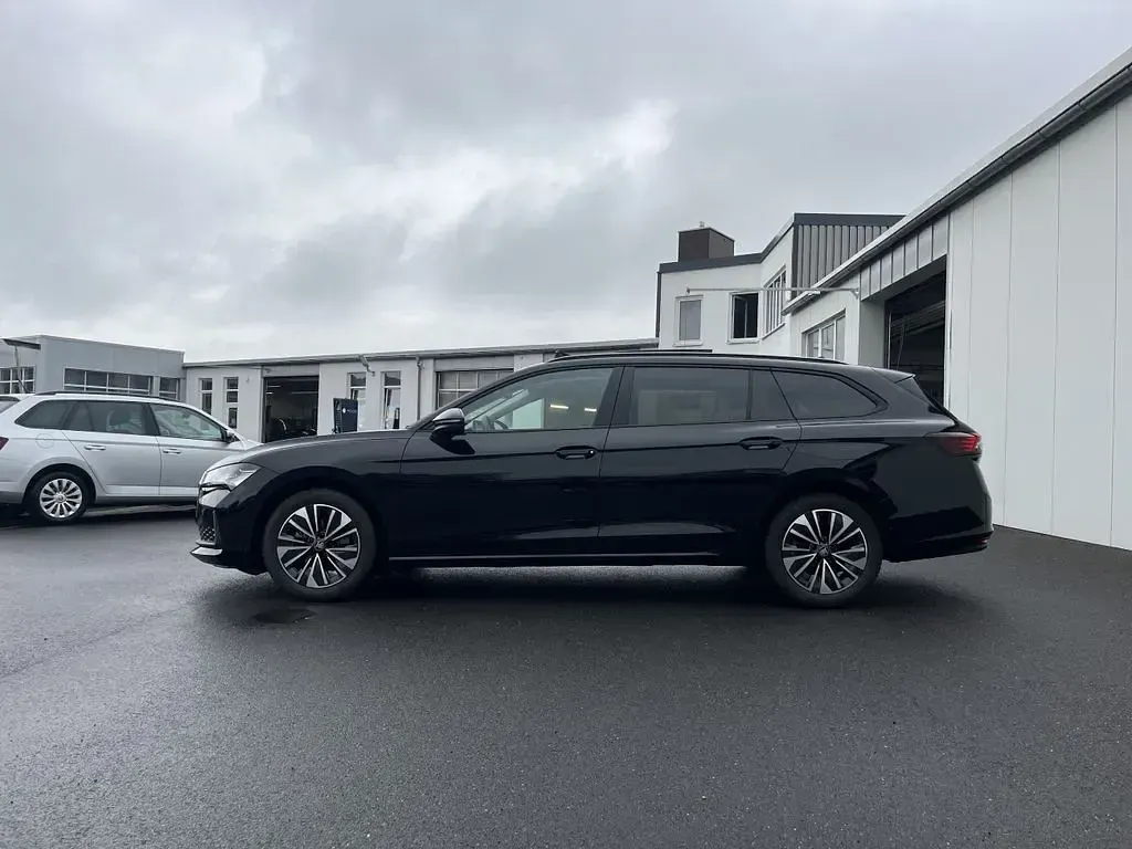 Gebraucht Skoda Superb Selection 150 PS (110 kW) 2025 Ebony schwarz Kombi