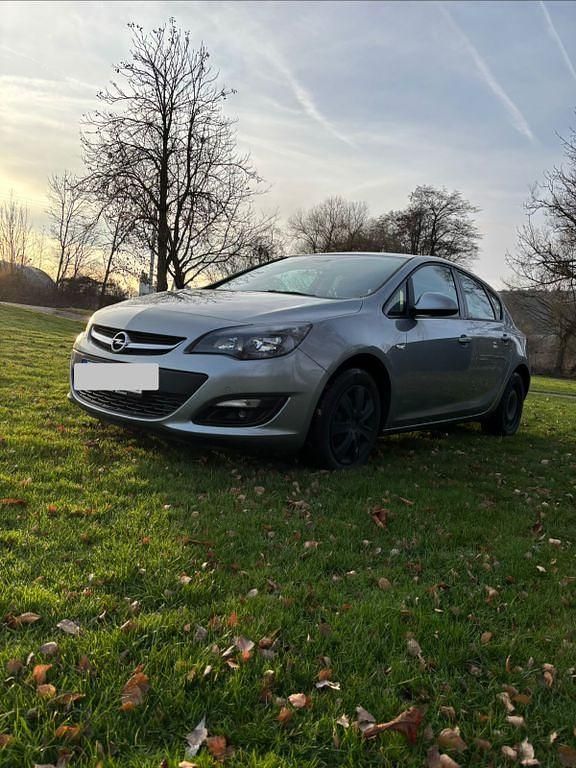 Grau Gebraucht 2014 Opel Astra Edition Limousine | 5.990 € (Fairer Preis) - Bild 1/4