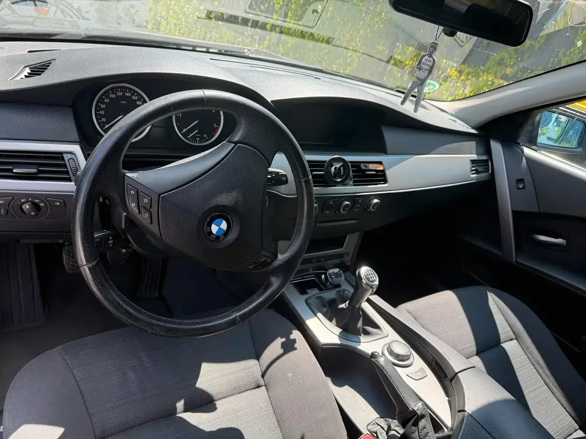 Gebraucht BMW 520 Sport Line 210 PS (154 kW) 2007 Schwarz Limousine