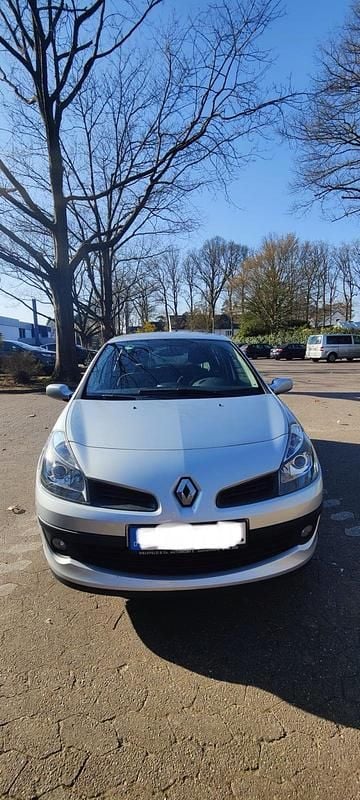 Silber Gebraucht 2007 Renault Clio II Kleinwagen | 1.990 € (Fairer Preis) - Bild 1/4