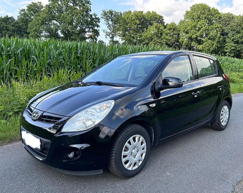 Schwarz Gebraucht 2012 Hyundai i20 Kleinwagen | 2.800 € - Bild 1/4